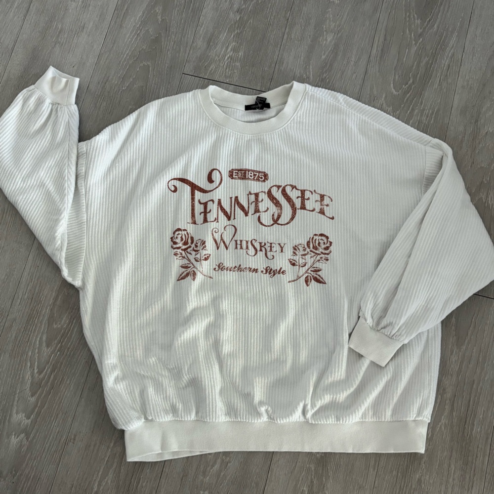 Oversized Crew Neck. Size L